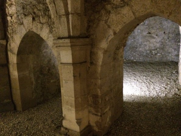 2 crypte château Troissy (13)